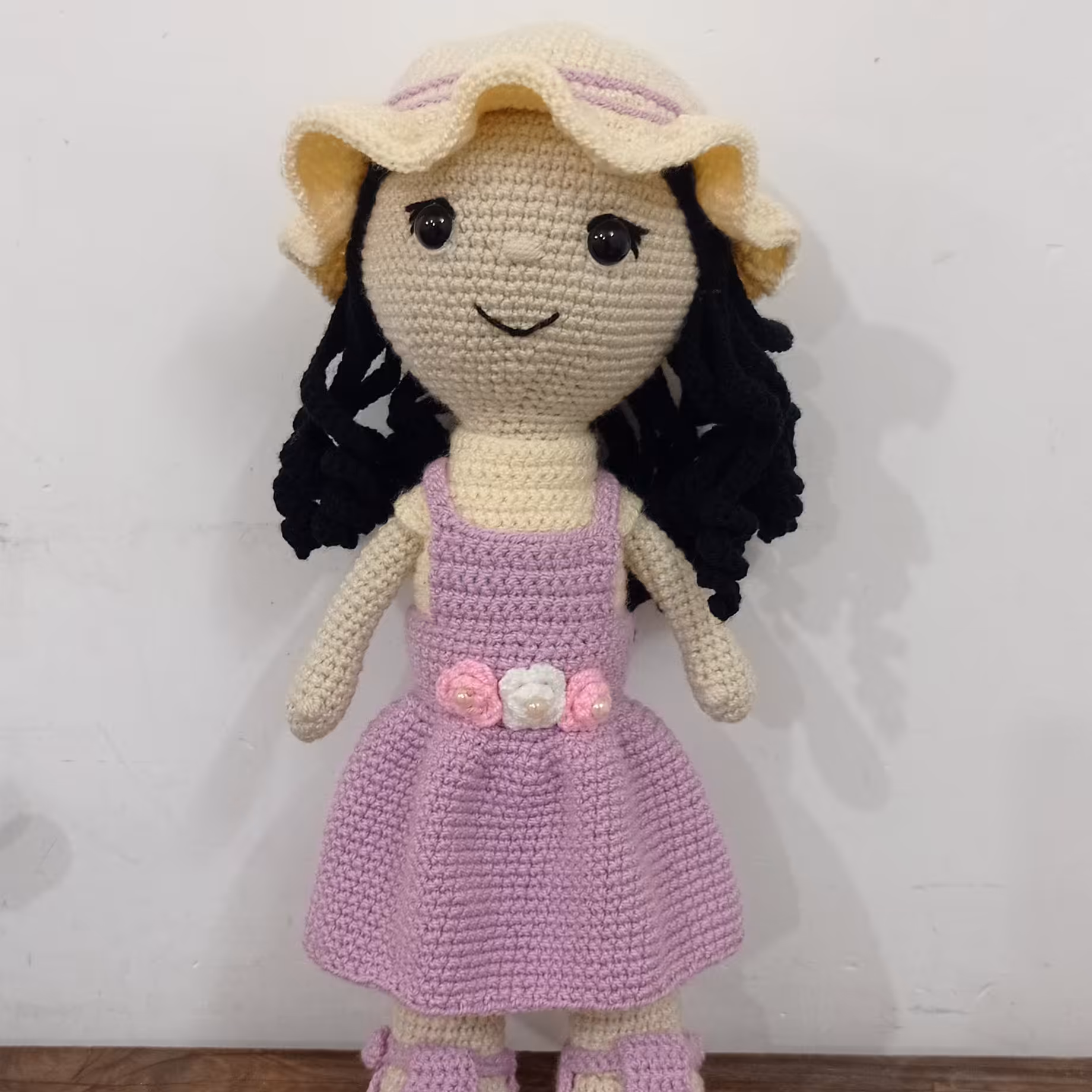 عروسک دختر زیبای کاموایی