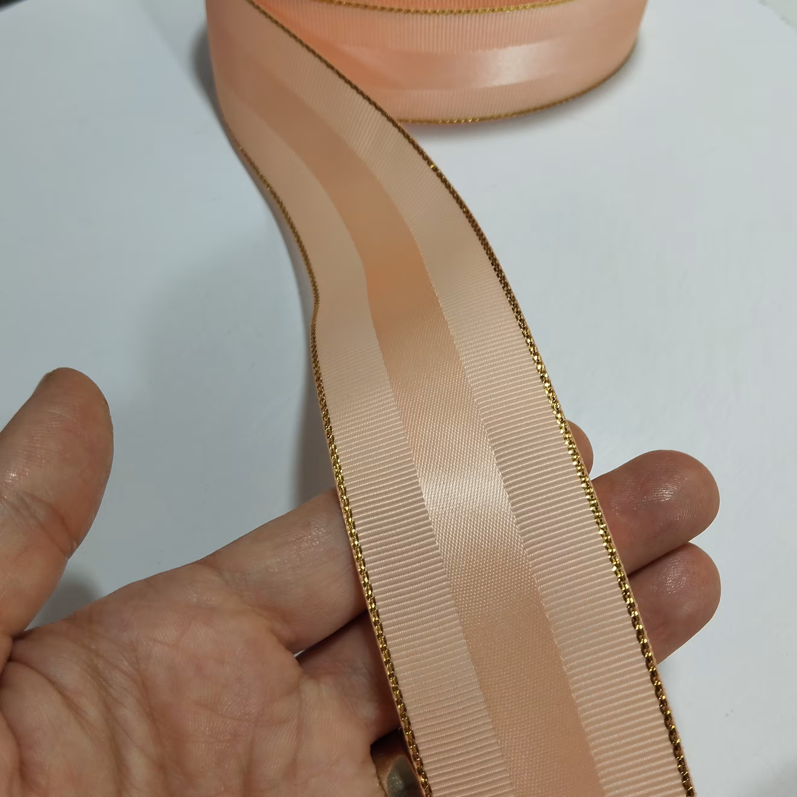 روبان گروگن لب زری4سانت وسط ساتن قیمت برای یک متر 