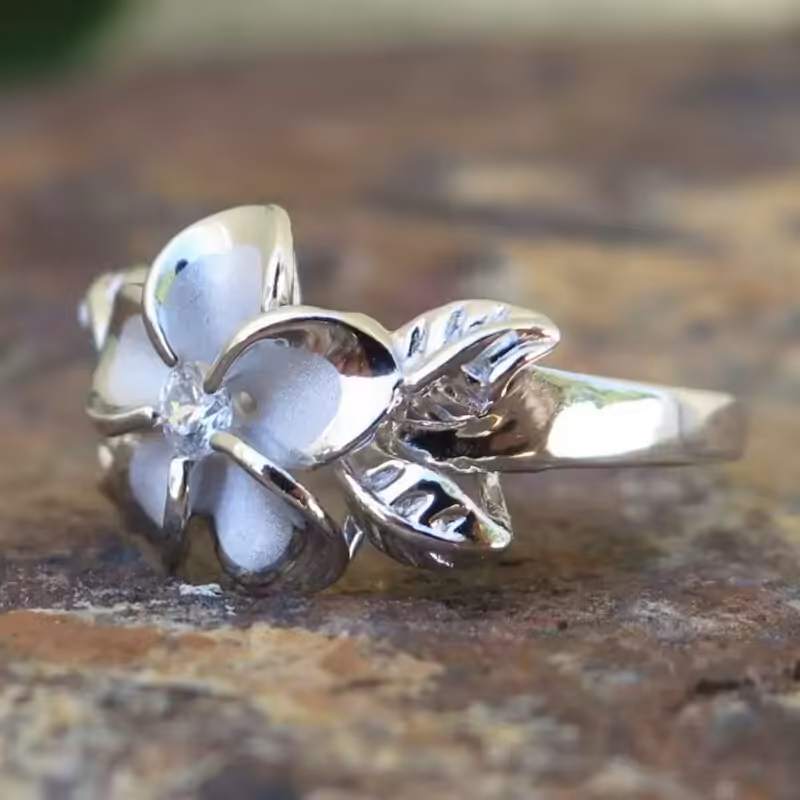 انگشتر طرح گل و برگ با نگین سفید کد F889