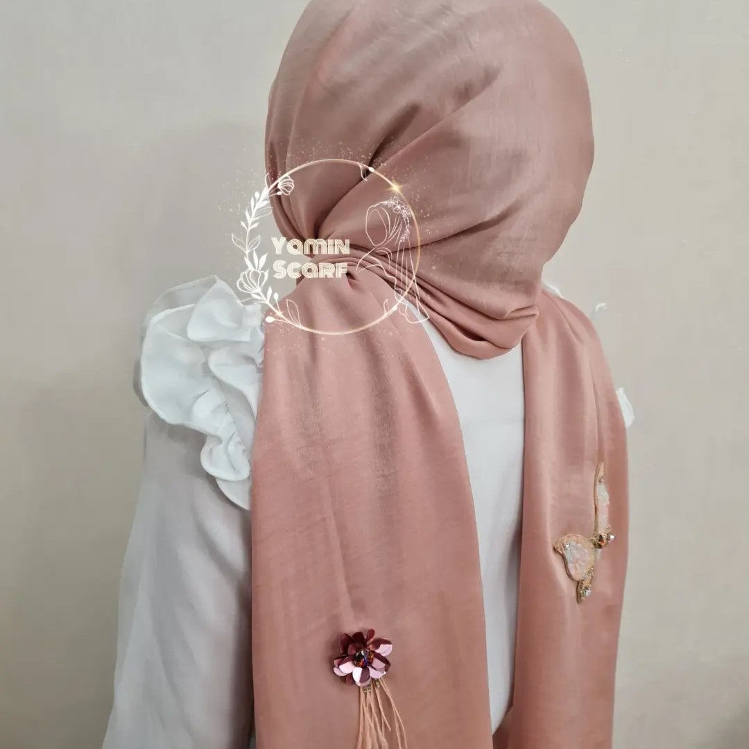 شال شاین منگوله دار جواهر دوزی شده بادست رنگ گلبهی