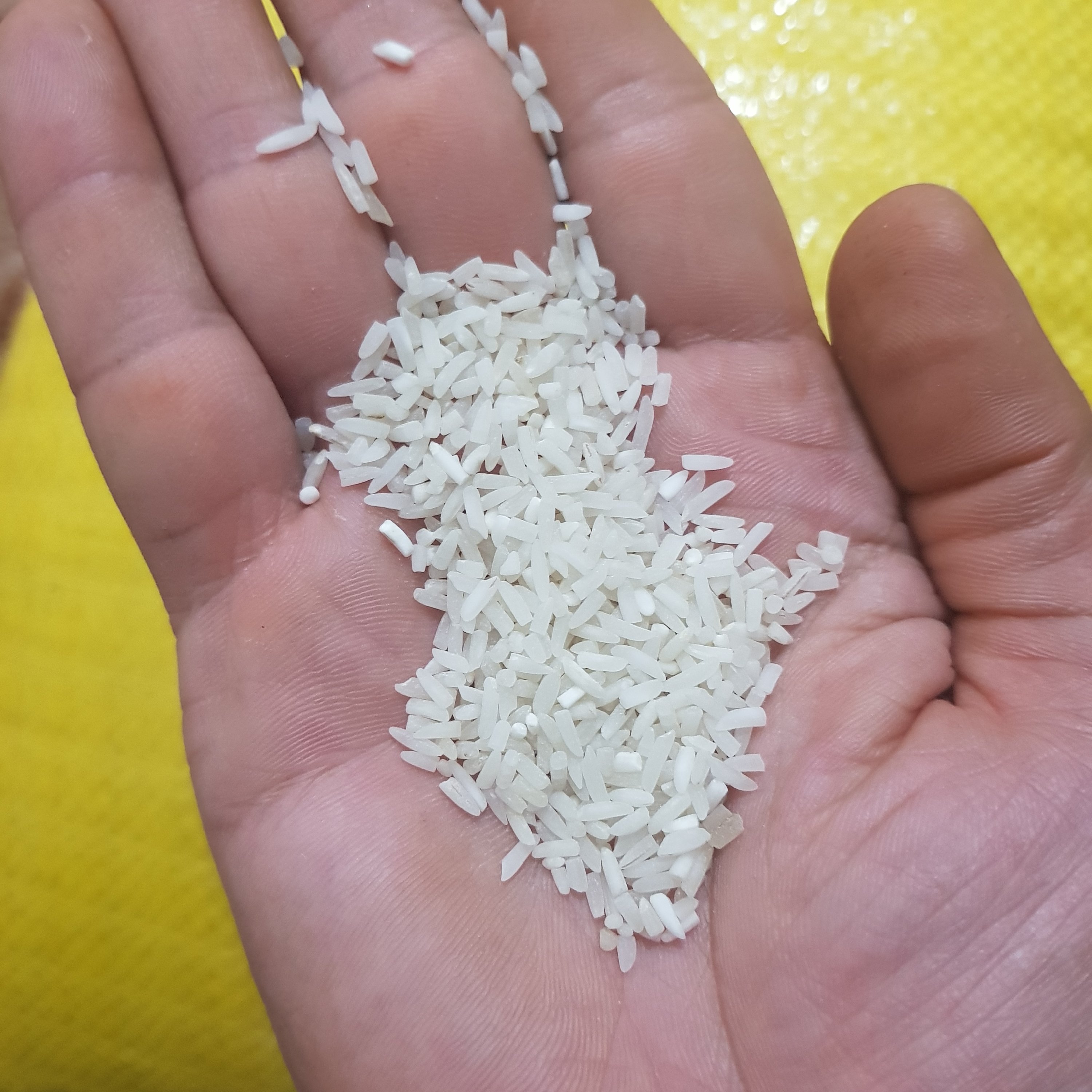 برنج نیم دانه سرلاشه معطر گیلان امساله کیسه 20 کیلویی