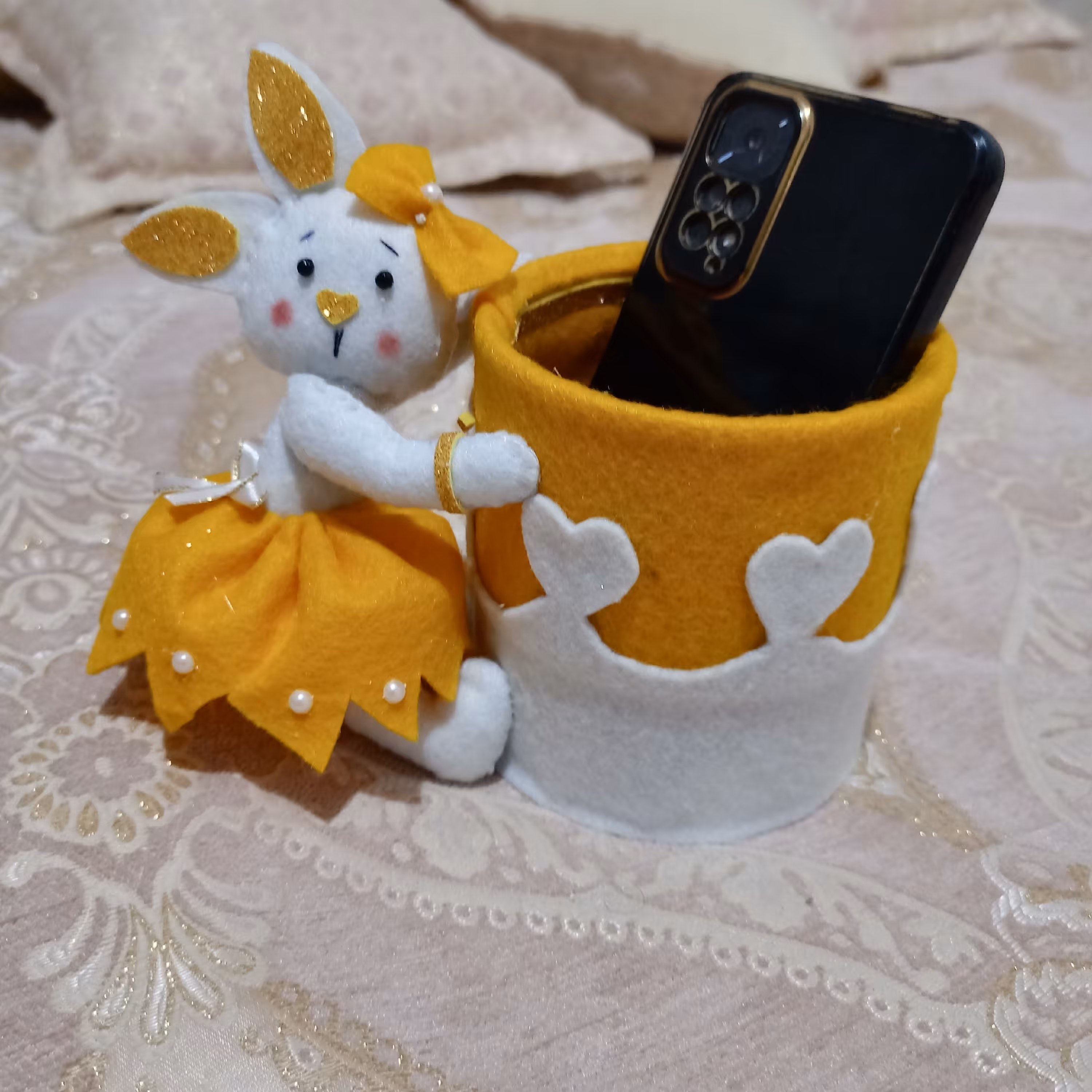 جا کنترلی. جامدادی. یا حتی جای وسایل ارایشی