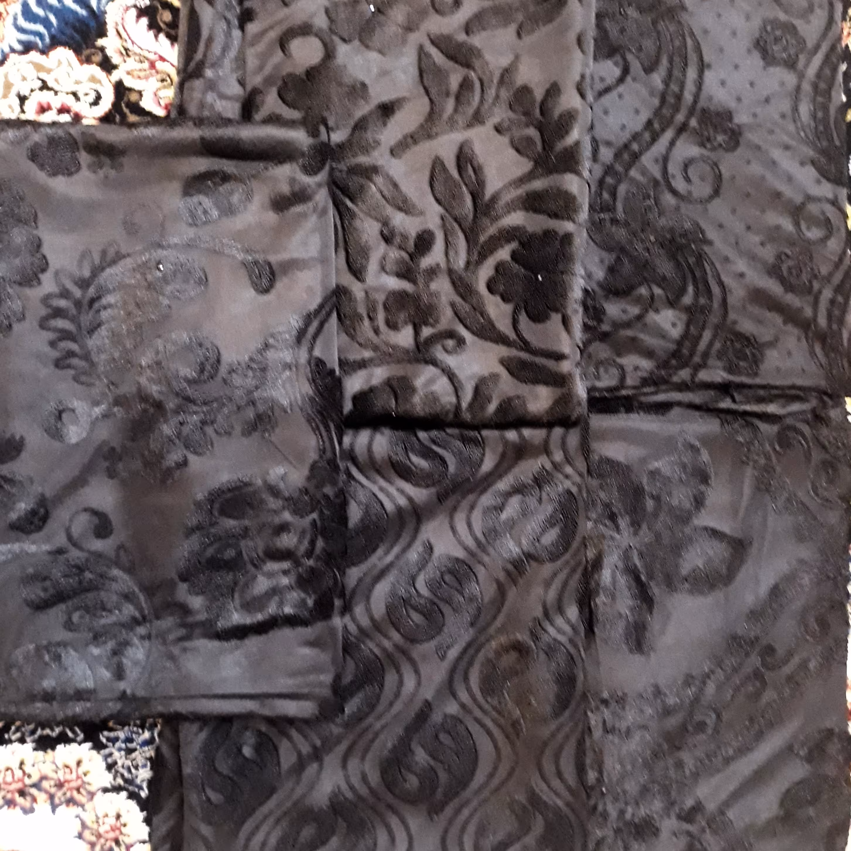 شال مشکی گل مخمل بسیار شیک وزیبا در5طرح متفاوت زیبا 