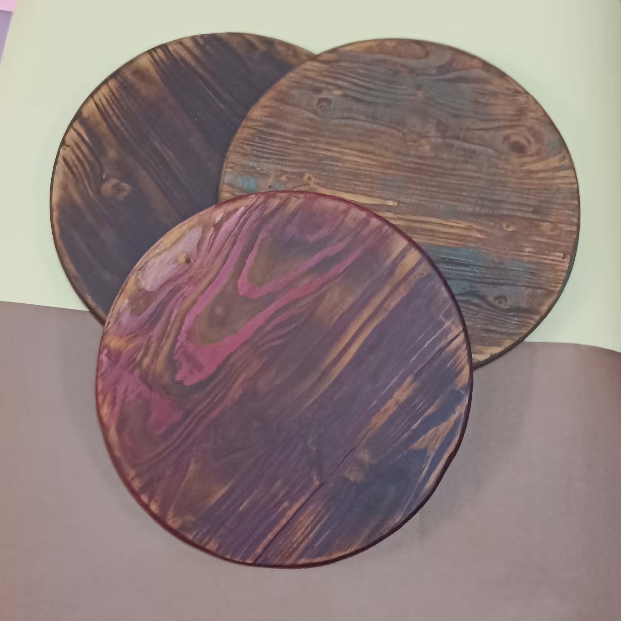 تحته سرو پیتزایی گرد