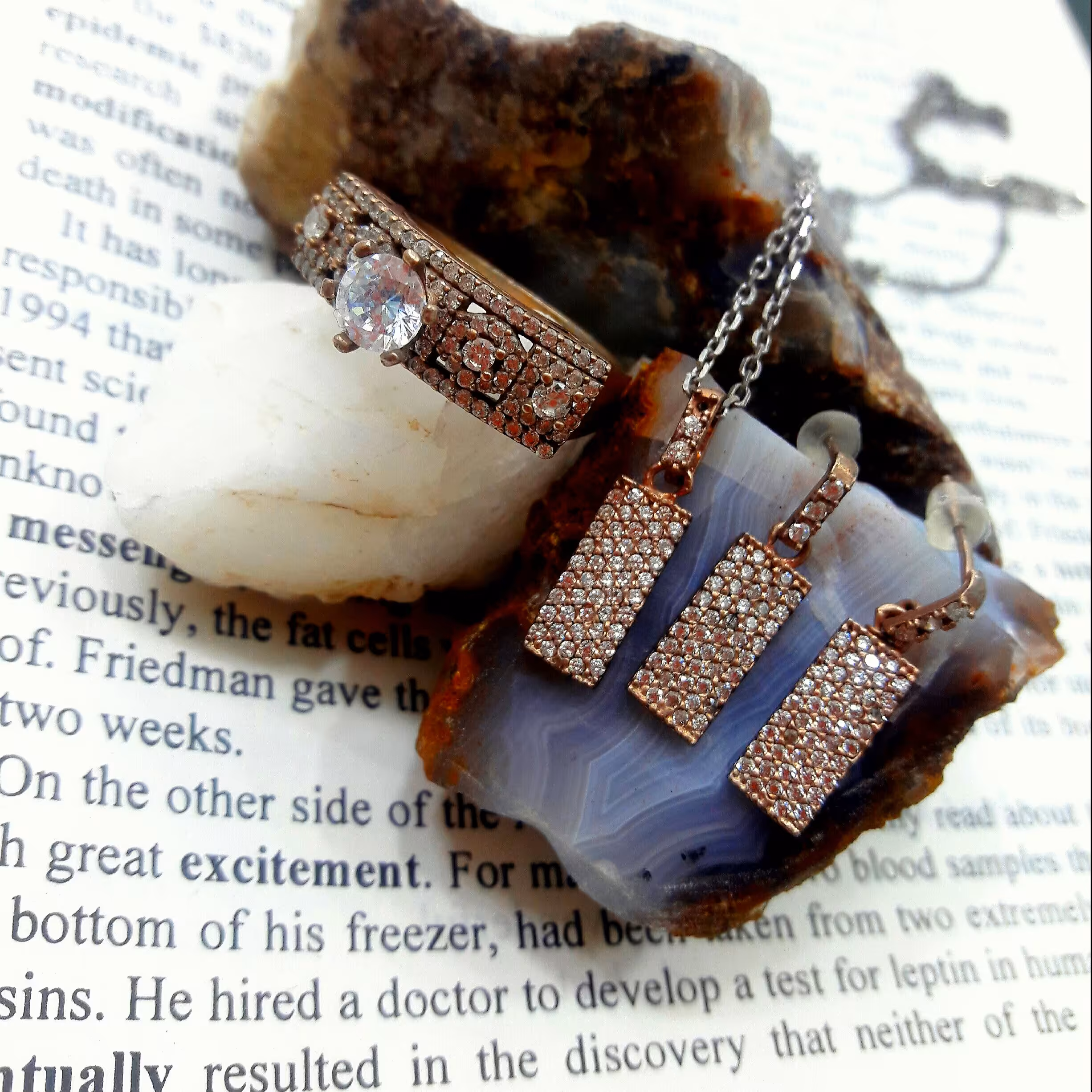 نیمست نقره آبکاری مس بسیار جذاب و شیک برای خانومای خاص پسند باانگشتر،وزن10.49گرم