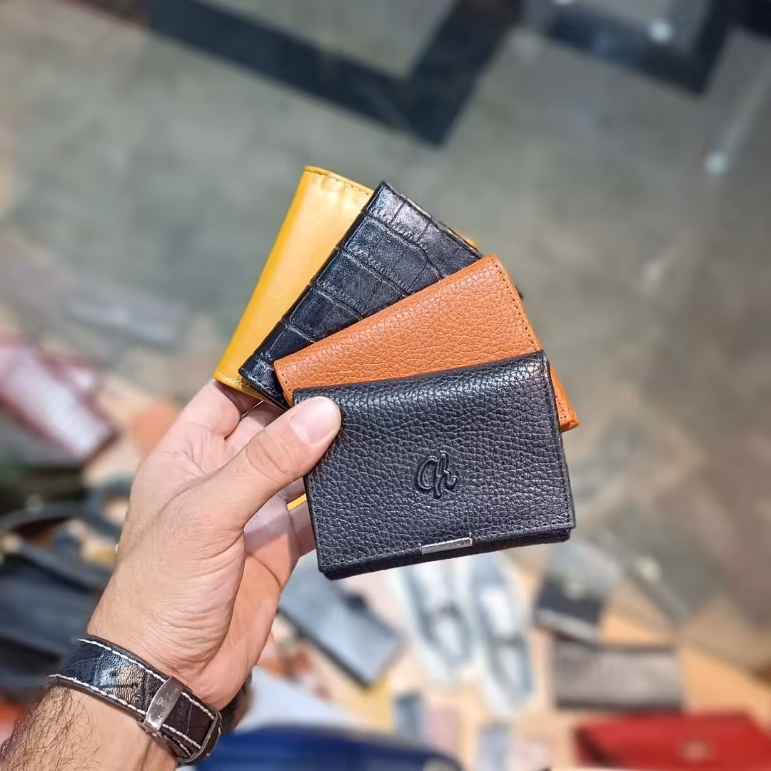 کیف پول تمام چرم گاوی،اسپرت،دارای رنگ بندی،شیک و خوش دست