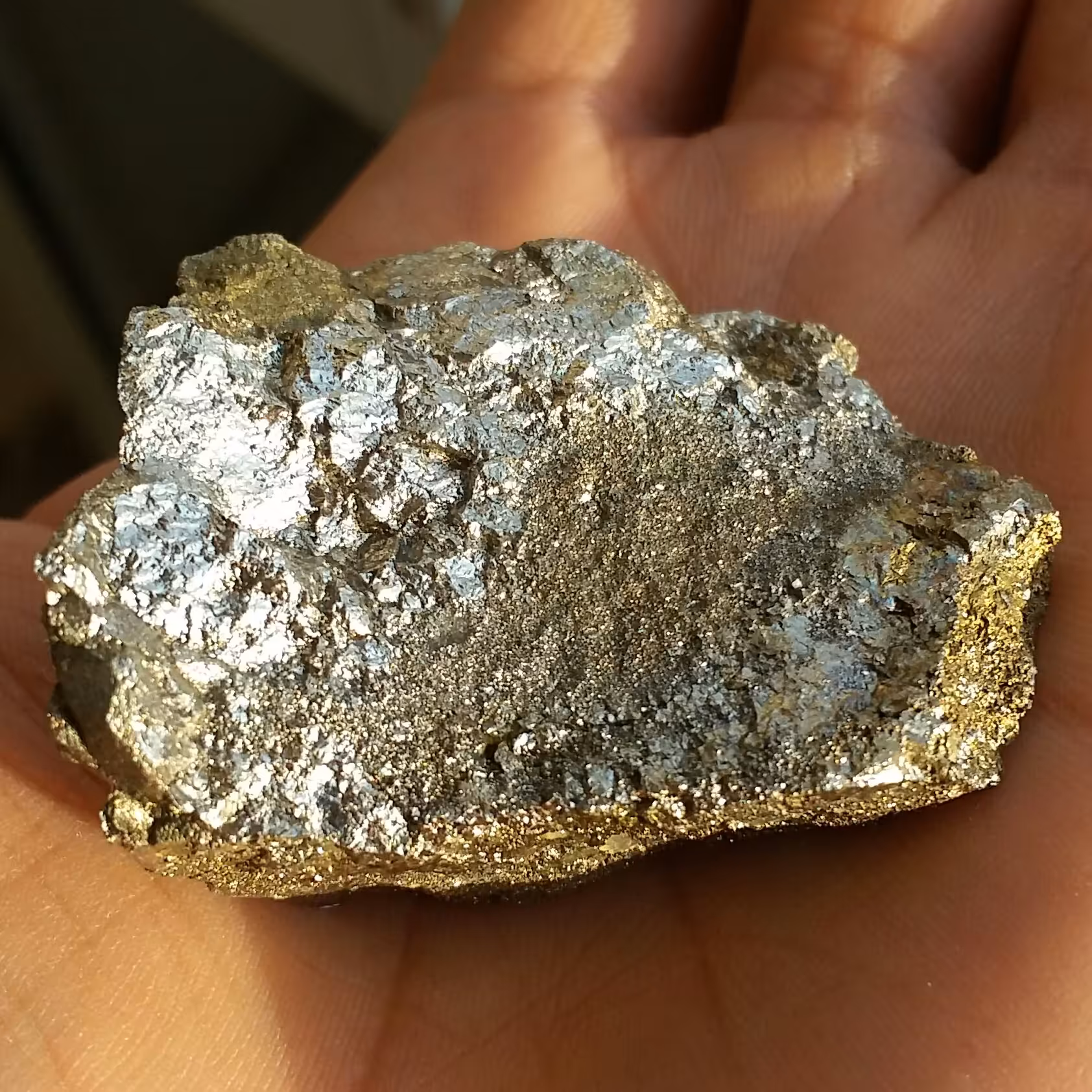 سنگ راف پیریت طلایی خااص ملقب به سنگ طلا 100 در 100 طبیعی شااهکاار خلقت
تماما پیریت بدون ناخالصی محششر
بی نظیییییر
