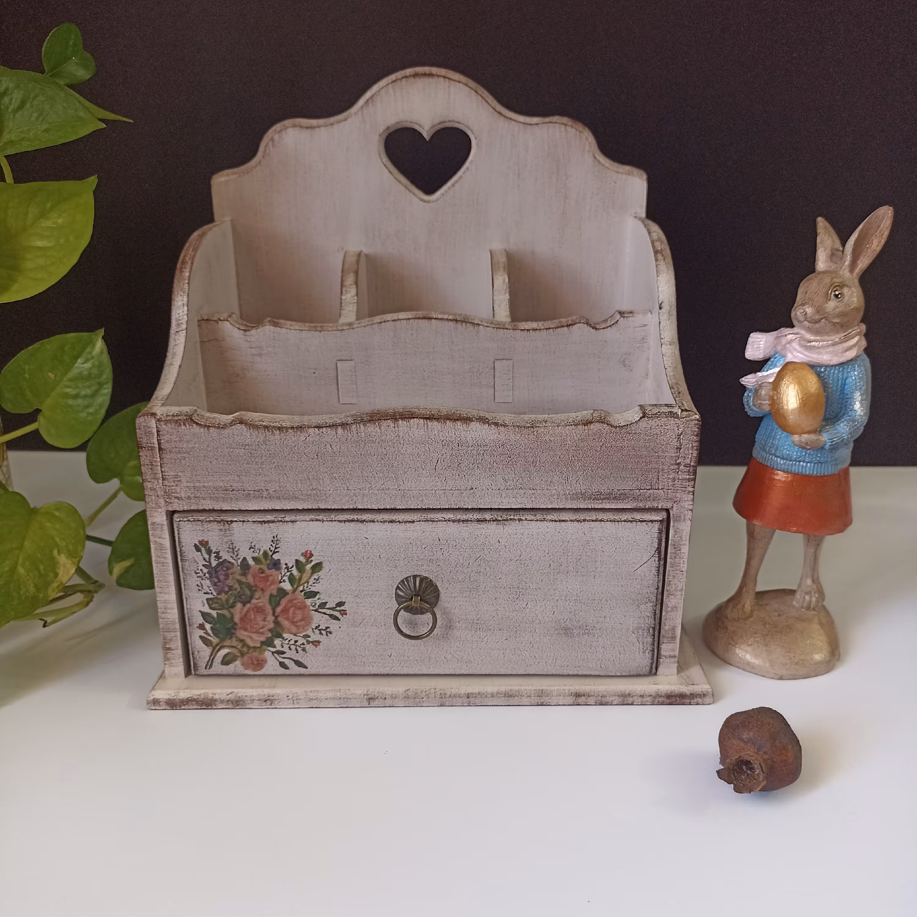 استند لوازم آرایش یا لوازم تحریر