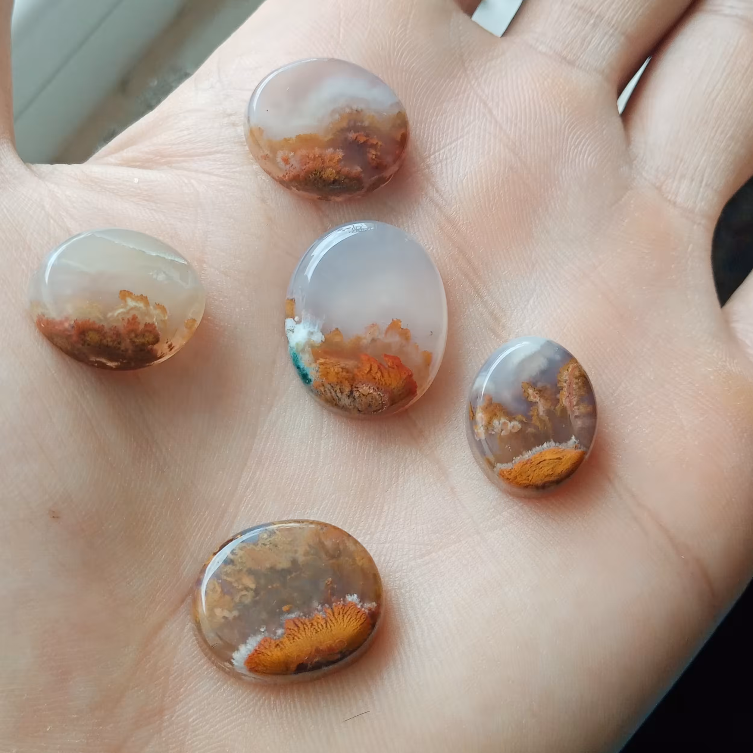 نگین عقیق شجر دار. شجر پاییزی. در سایز های مناسب برای انگشتر وگردن بند دونه ای 120 تومن. 