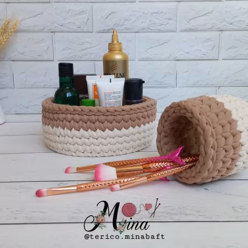 سبد و استوانه ی تریکو  مناسب وسایل آرایشی 