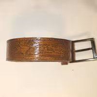 کمربند حکاکی شده طرح عقاب با چرم خام و دست رنگ 