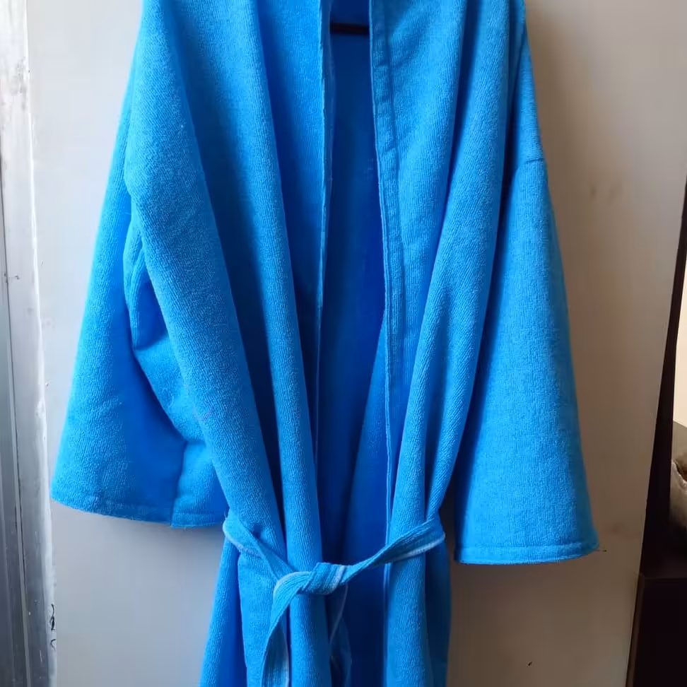 حوله نوجوان   با قد دلخواه مشتری   بدون یقه   در رنگهای  مختلف   مناسب برای نوجوانان   10 تا 15 سال    