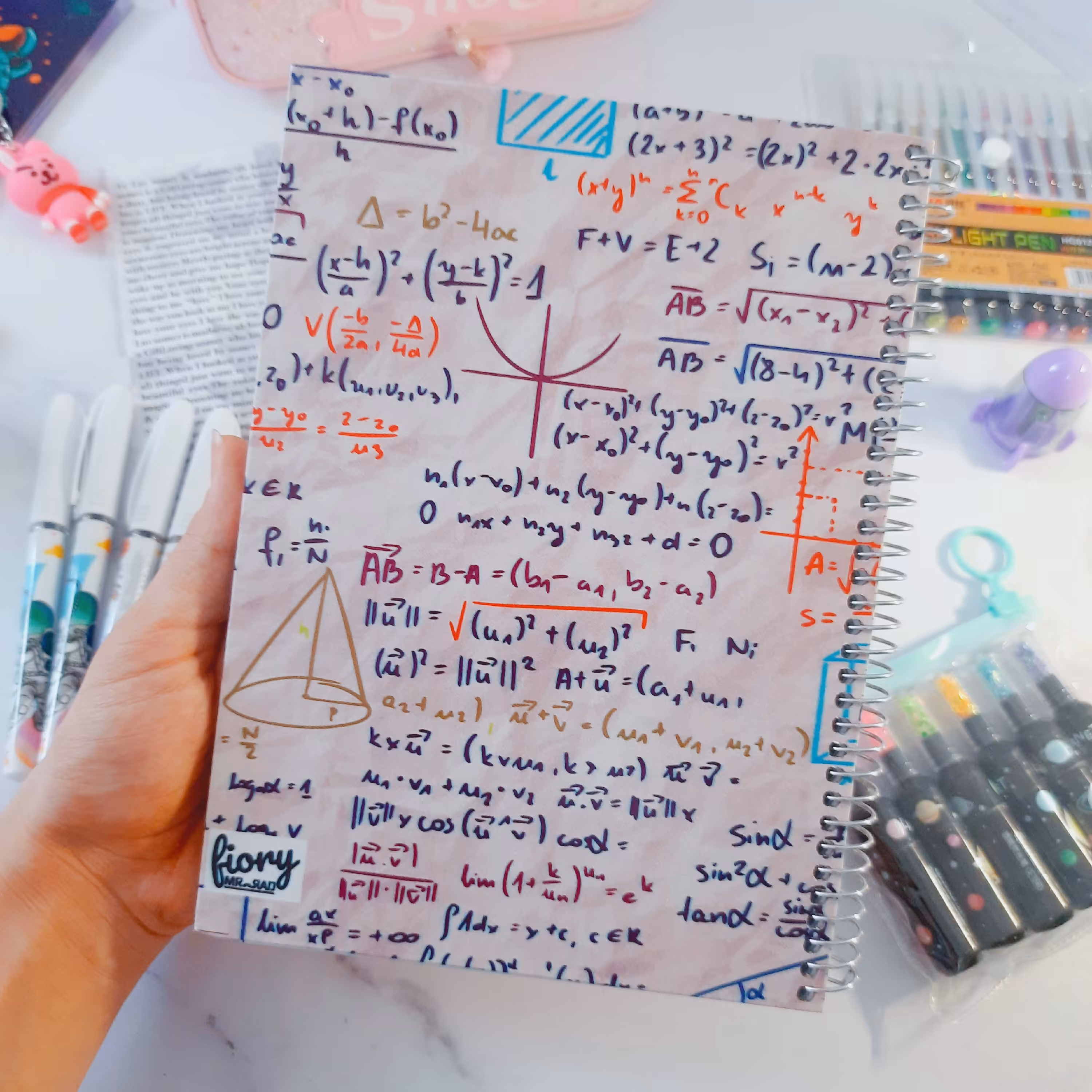 دفتر مشق 100 برگ جلد سخت طرح ریاضی  فانتزی و جذاب