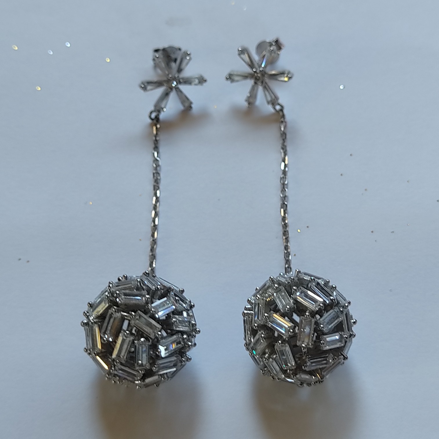گوشواره نقره طرح orb با عیار جهانی 925 و آبکاری ردیوم وزن 12.34 گرم کد G114