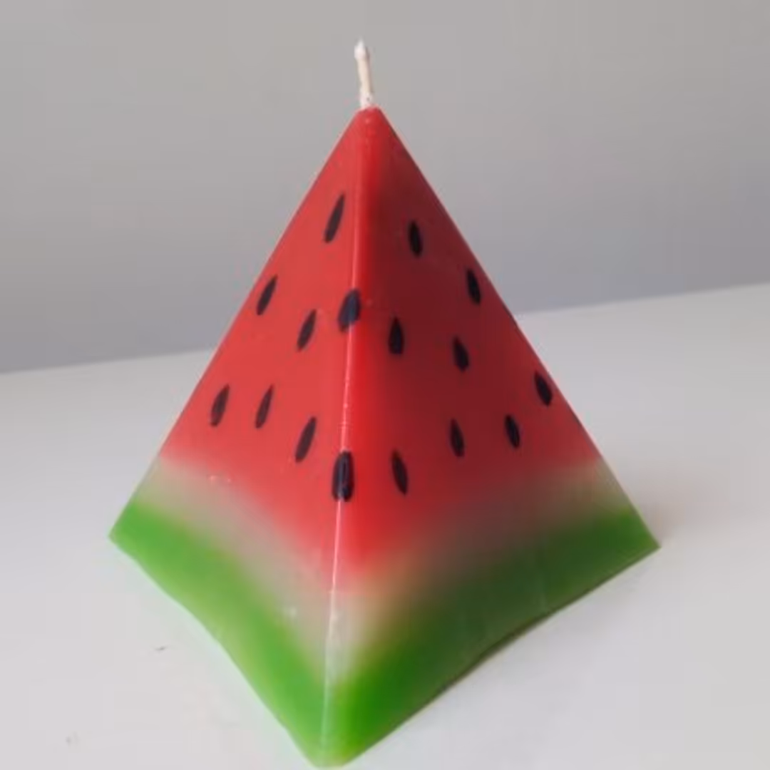 شمع هرمی طرح هندوانه مخصوص شب یلدا.                  