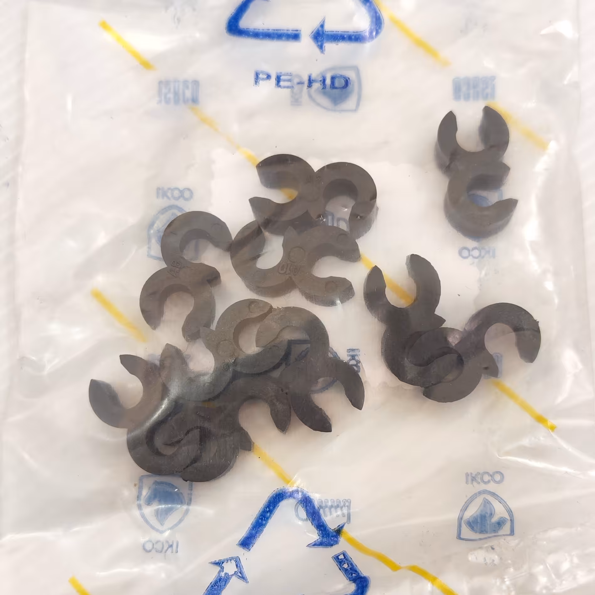 بست دوقلو نگهدارنده وایر شمع پژو 405 ایساکو ( 3 عدد )