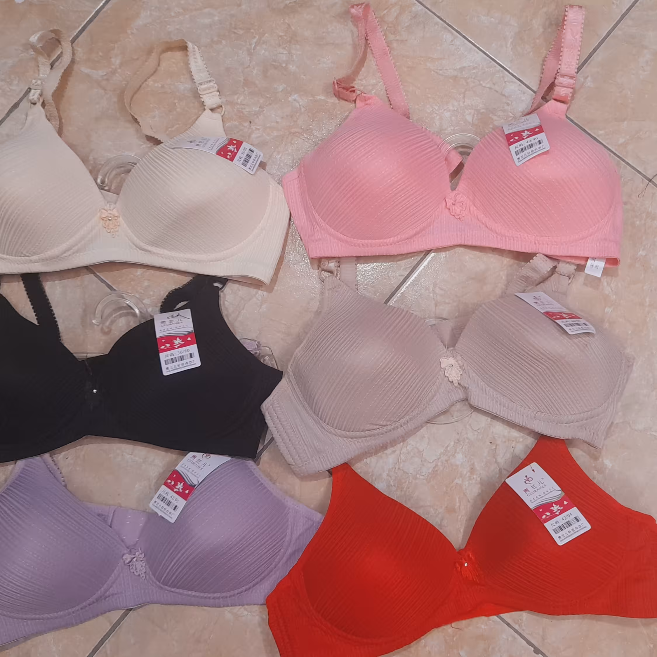 سوتین اسفنجی بدون فنر لطیف