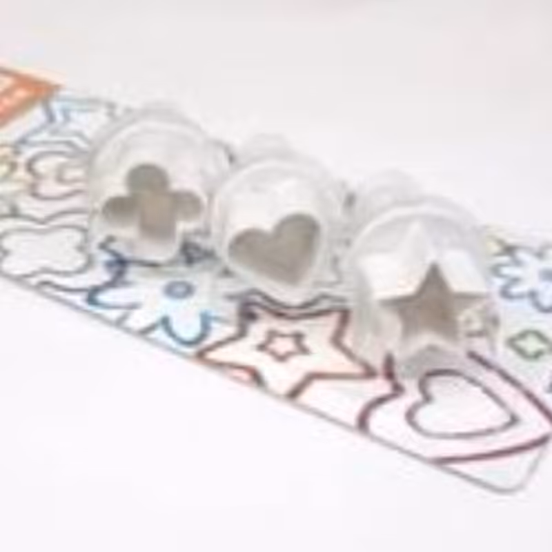 کاتر فشاری 3 طرح ستاره، قلب، گل 4 پر ارتفاع 5 سانت رنگ سفید