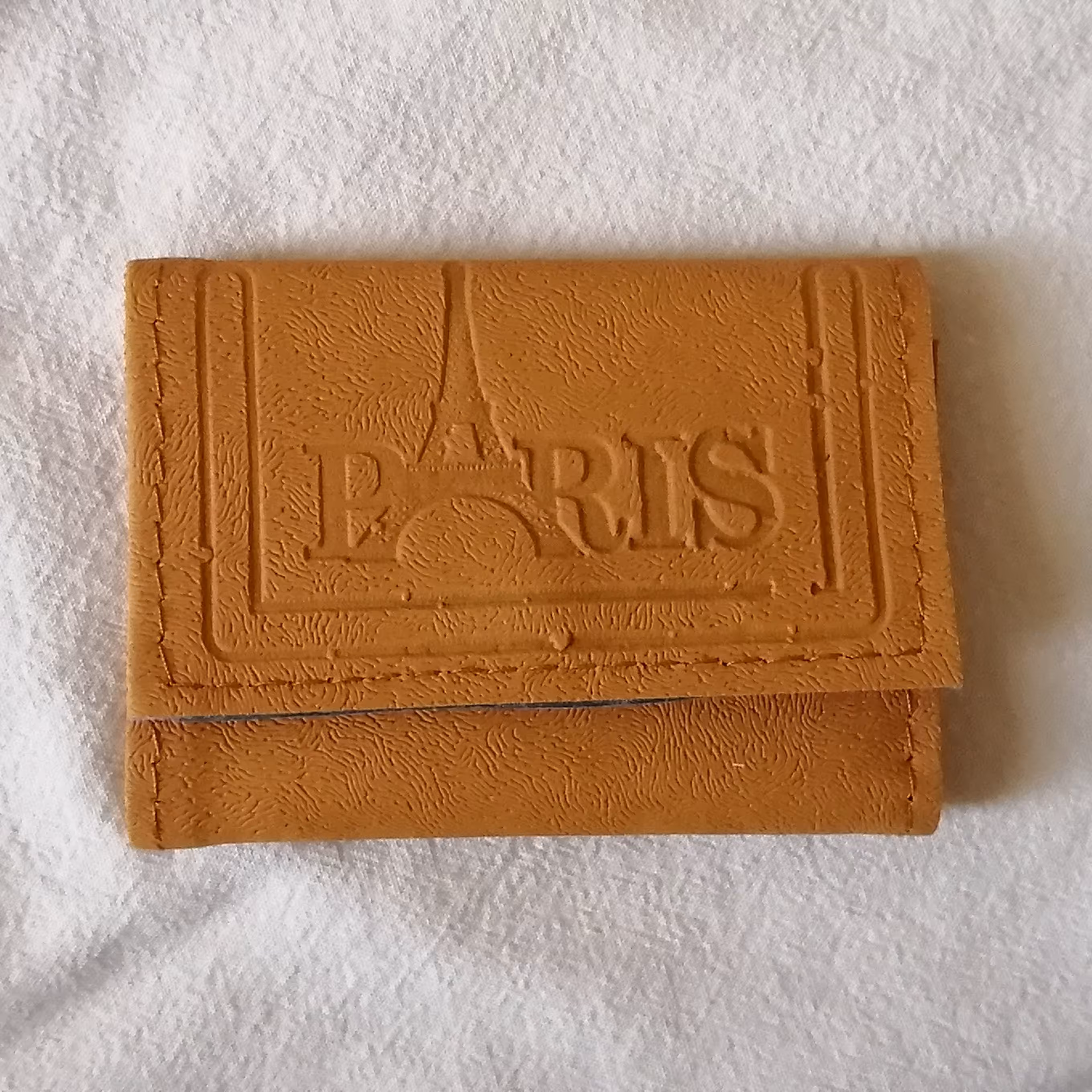 کیف پول و جاکارتی چرم. بسیار شیک و سبک
جادار با دوخت محکم