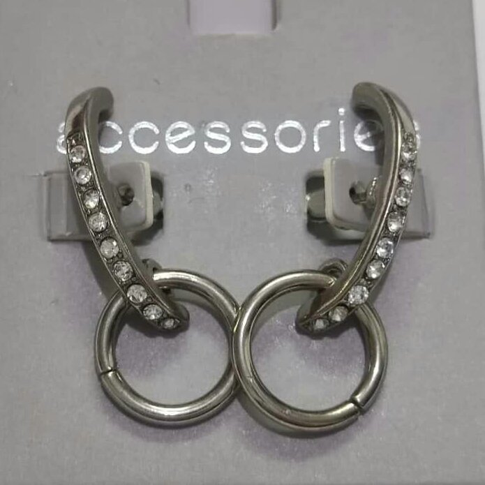گوشواره نگین دار بسیار زیبا وخاص
