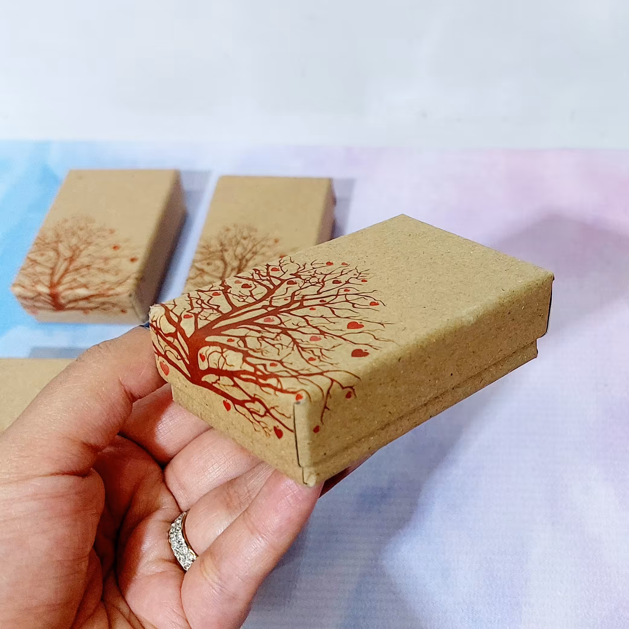 جعبه طلا و جواهر  نیم ست کوچک یا گوشواره هارد باکس  مقوایی  6 عددی کرافت طرح درخت  کهن تهران