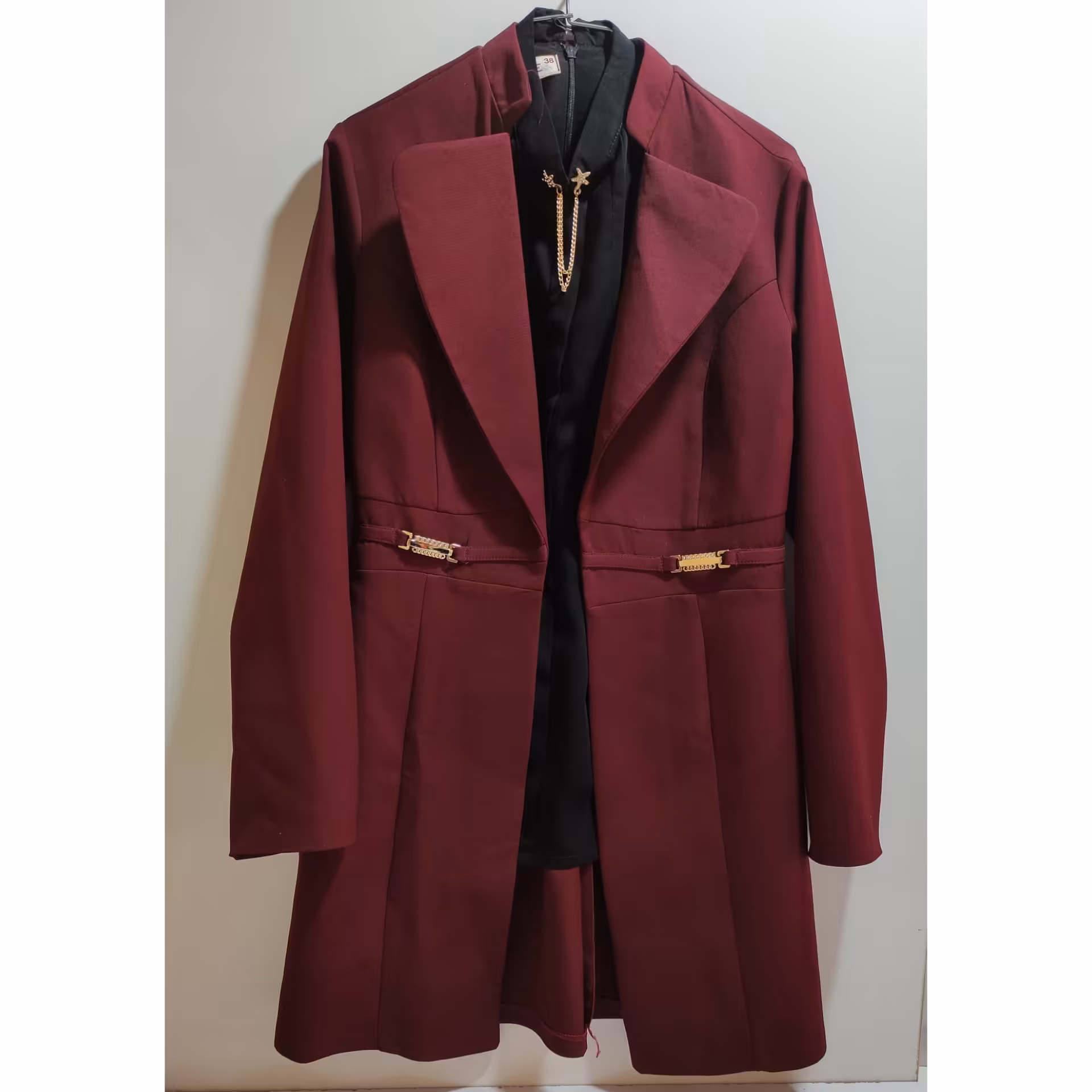 کت زنانهبا شومیز تک رنگ سایز 38 تا 42 قد کت 85 دو سنه از زیر بغل 100 دور کمر 82 دور بازو 38