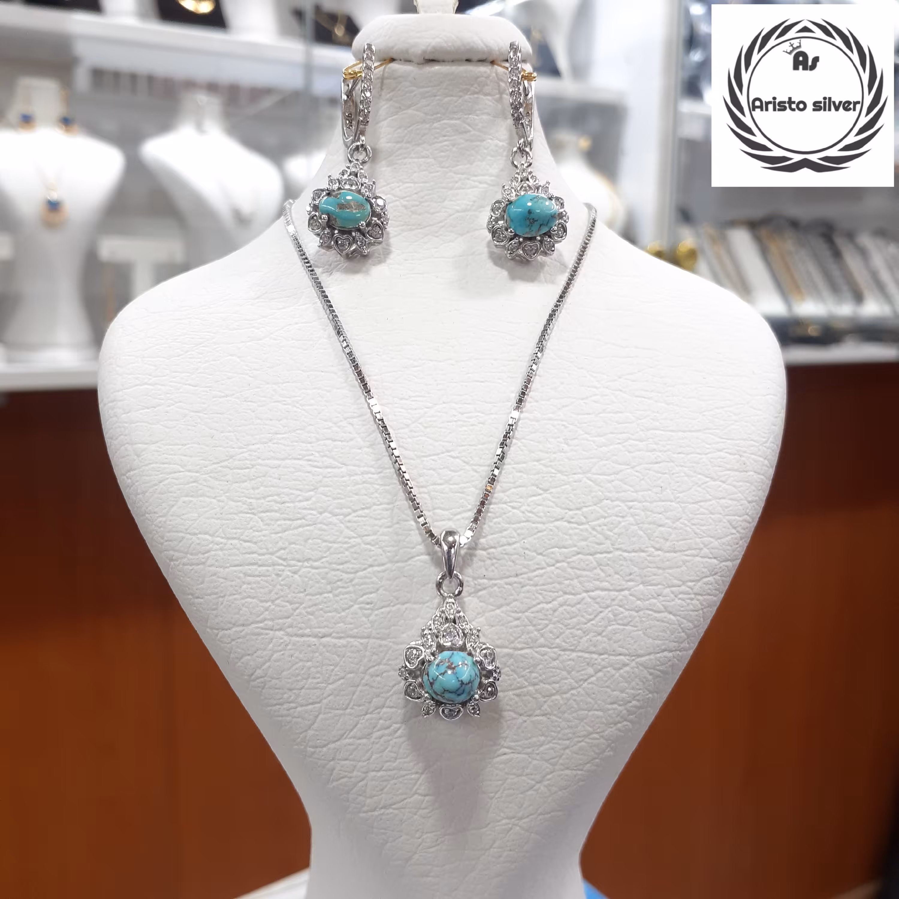 نیمست نقره فیروزه اصل نیشابور با زنجیر ونیزی ضخامت متوسط عیار 925 و آبکاری طلاسفید