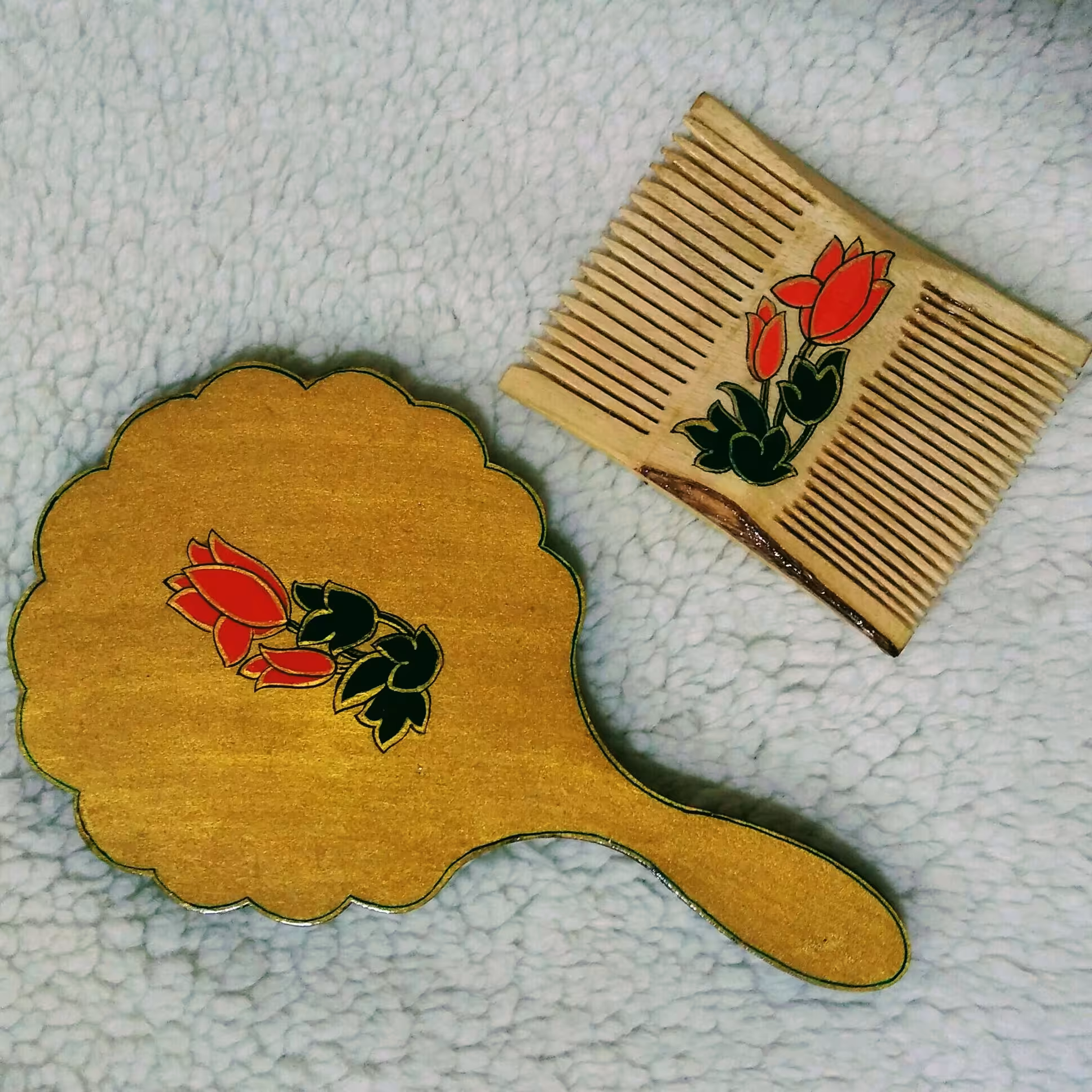 ست آینه دستی و شانه جیبی طرح گل