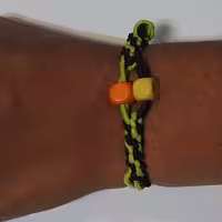 دستبند کشی مهره چوبی دوقولویی دو رنگ مشکی فسفری