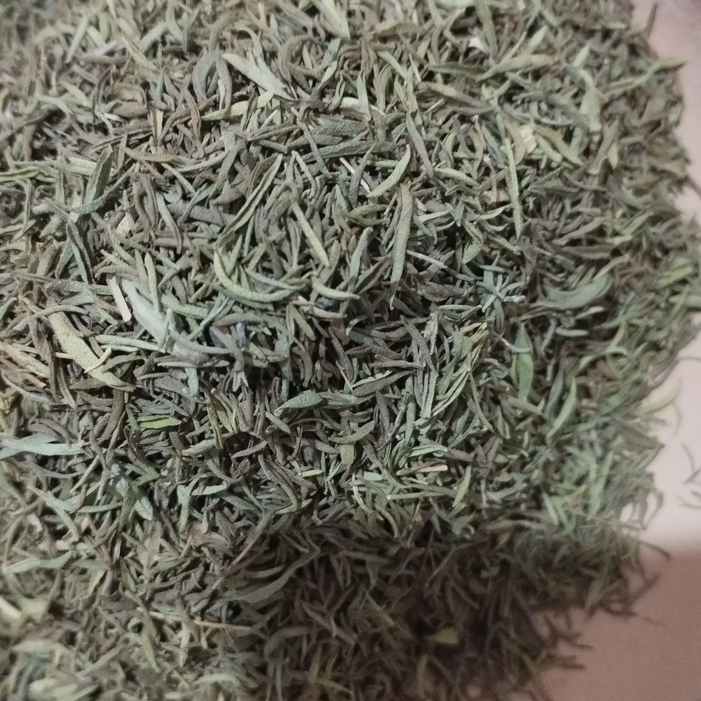 آویشن کوهی درجه یک با طمعی عالی و بینظیر قیمت با احترام هر 1000 گرم 300 هزار تومان در بسته بندی های 500 و250 و200و100  