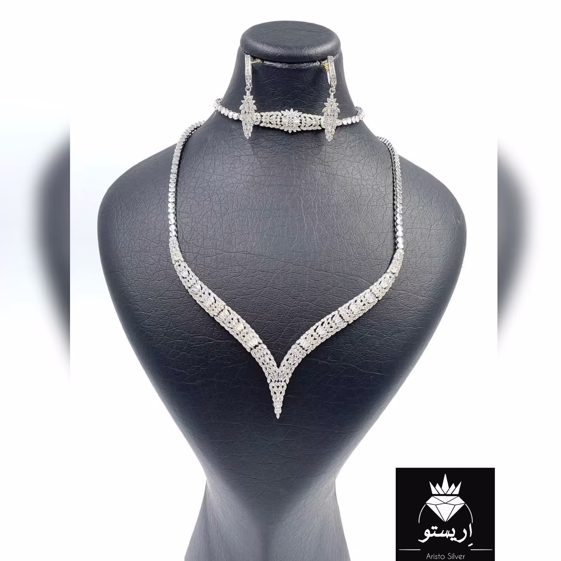 سرویس نقره بسیار شیک جناقی امرالد با عیار 925 و آبکاری طلاسفید دقیقا مشابه نمونه طلا