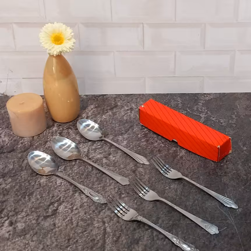 قاشق  چنگال 6عددی جعبه قرمز صدف جنس استیل 