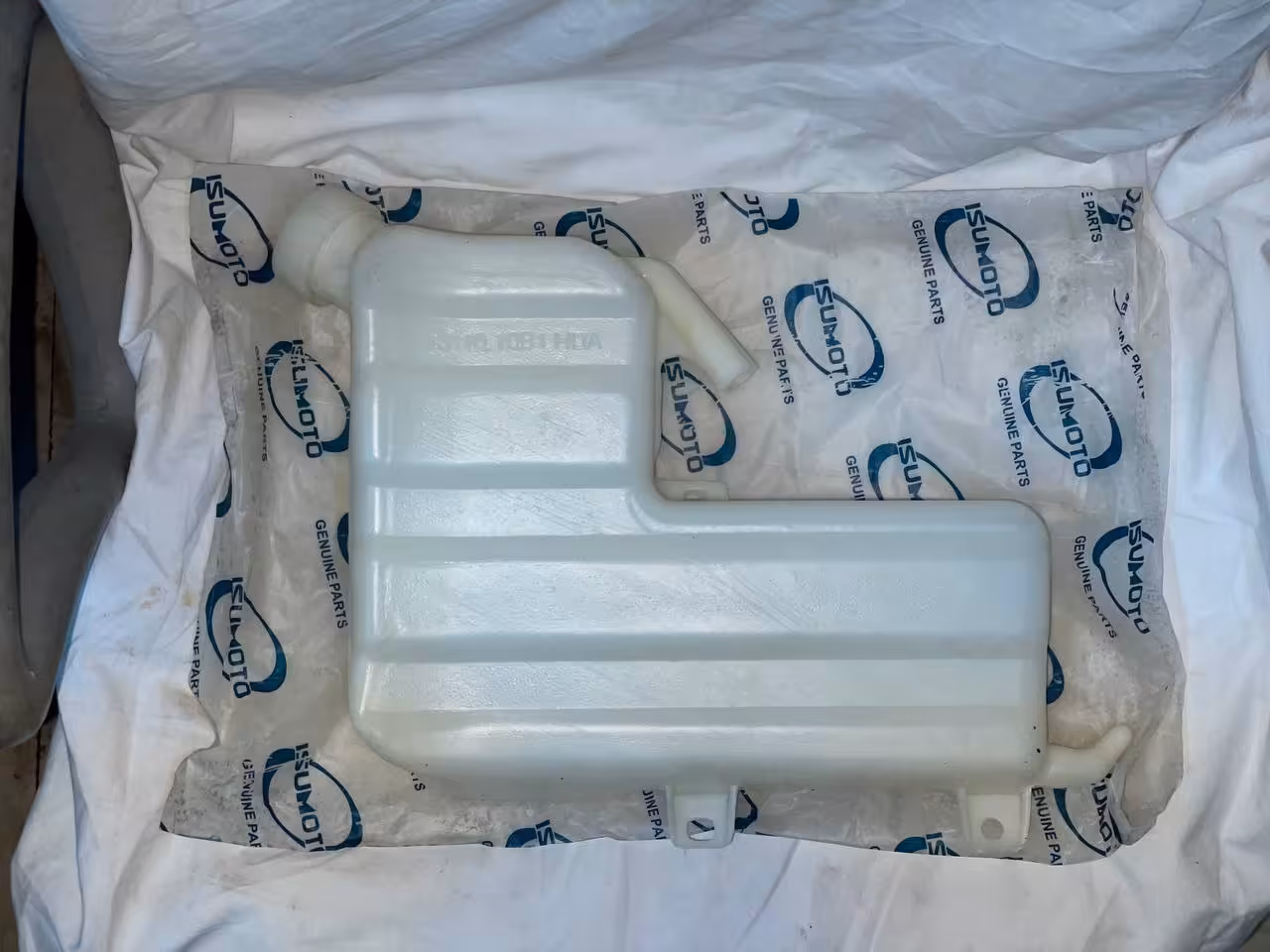 منبع انبساط رادیات پست اتاق ایسوزو 6تن و 8تن