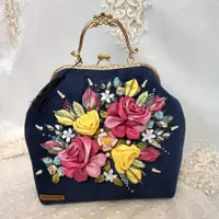 کیف زنانه مجلسی روباندوزی شده دهانه فلزی
