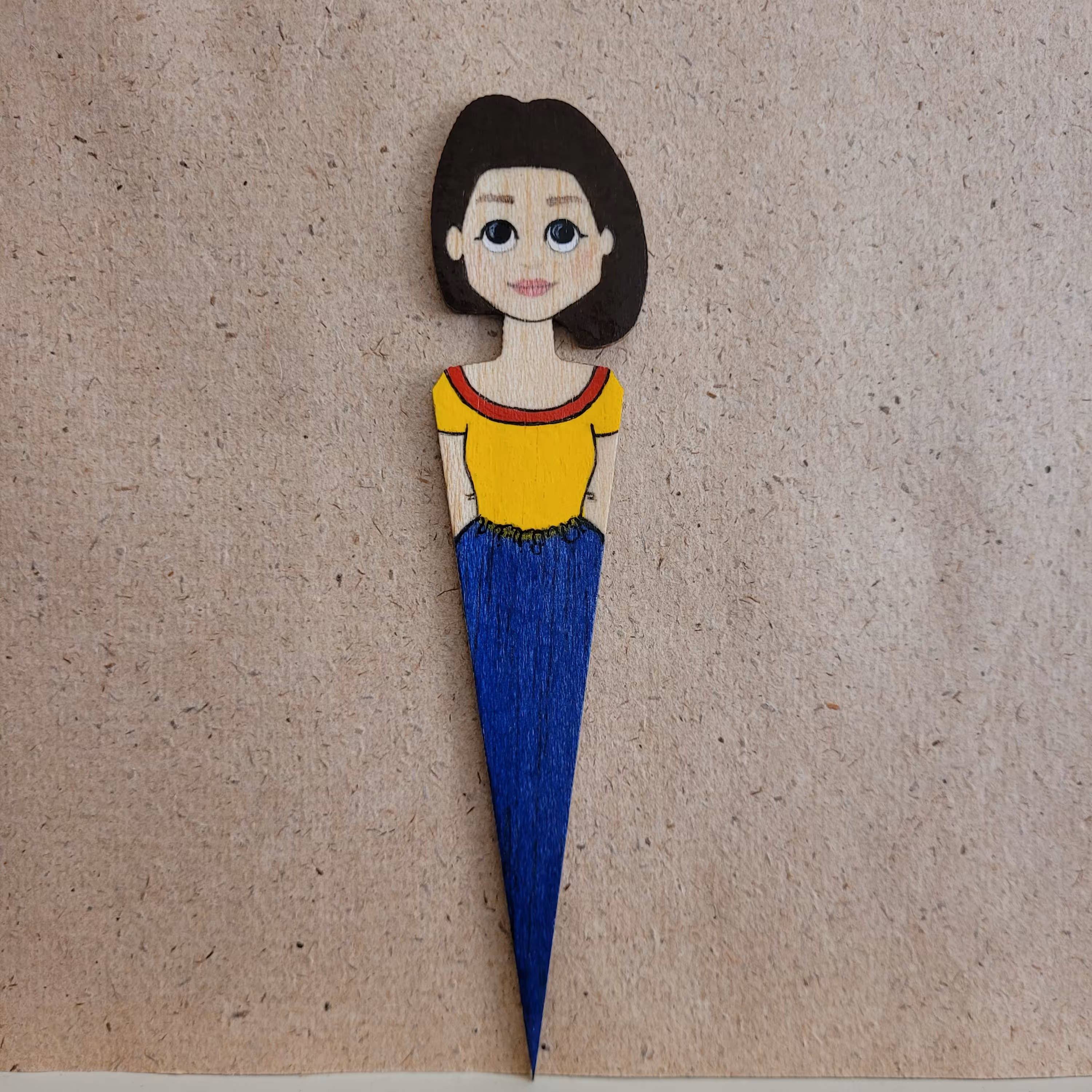 بوک مارک نقاشی چهره روی چوب بالسا بهترین هدیه برای خودت و دوستات. چوب الف. دختر  با پیراهن آبی زرد