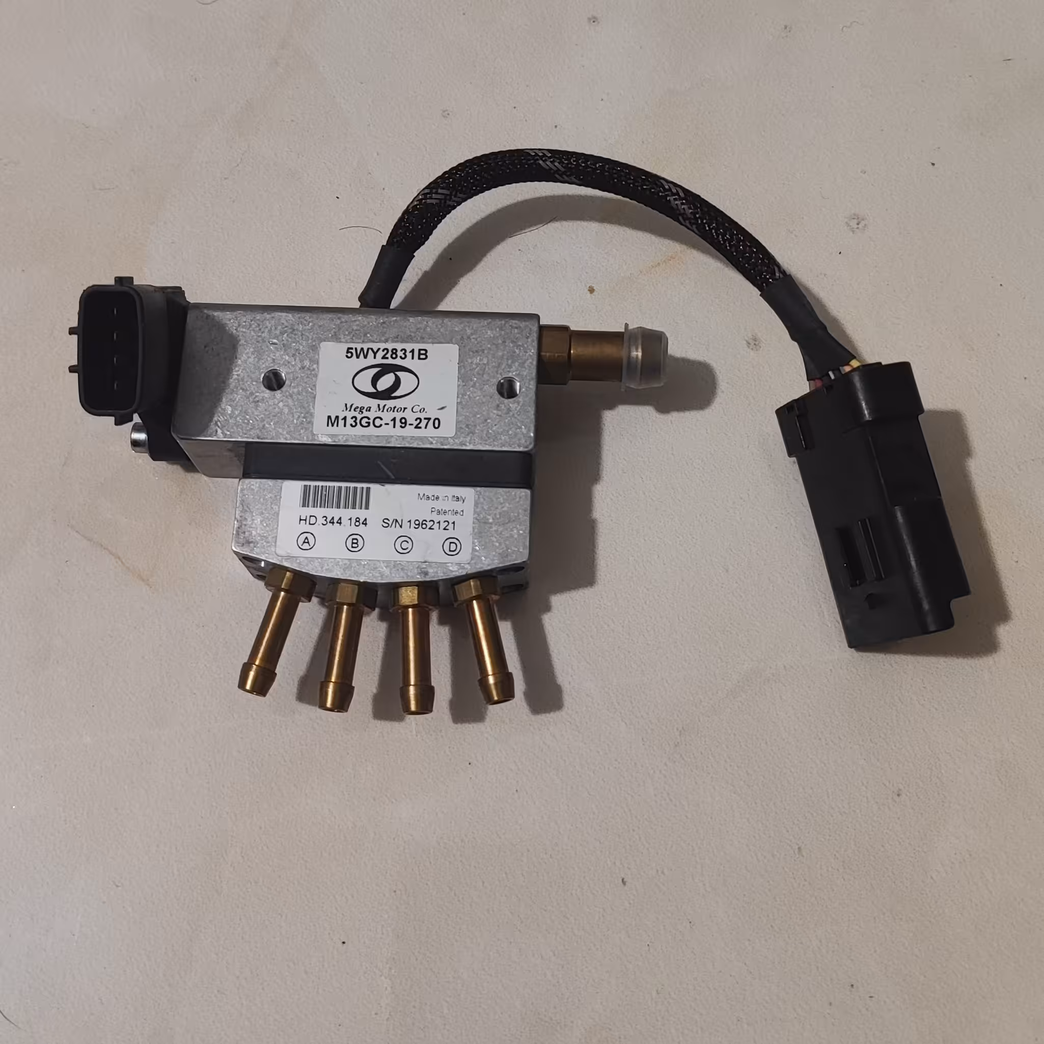 ریل سوخت اصلی مگاموتوردوگانهcng پراید پژو سمند اصلی شرکتی ساخت ایتالیا  به همراه سنسور مپ