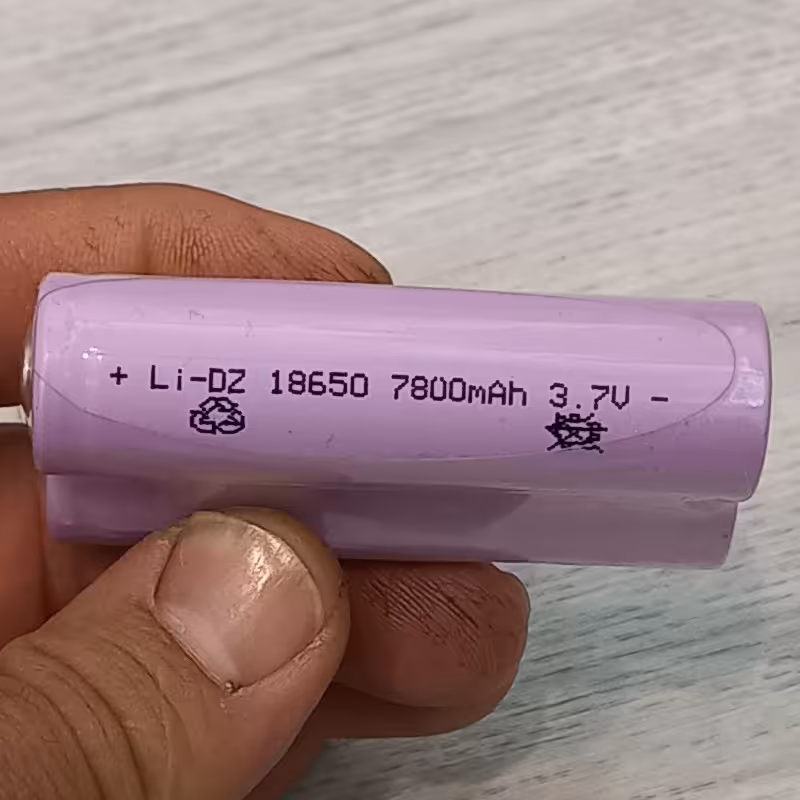 باطر ی  قابل شارژ ولتاژ7و3 مدل LiDz18650 در وکیوم 2 عددی 