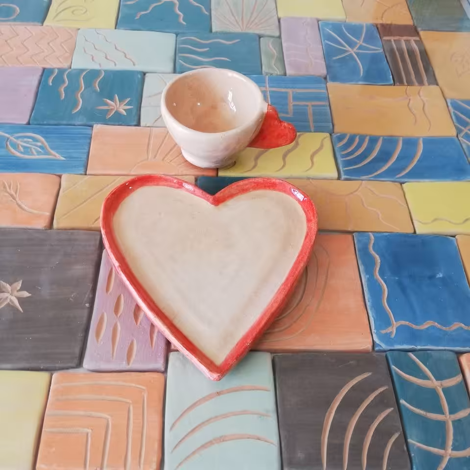 فنجان و زیرفنجانی سفالی طرح قلب