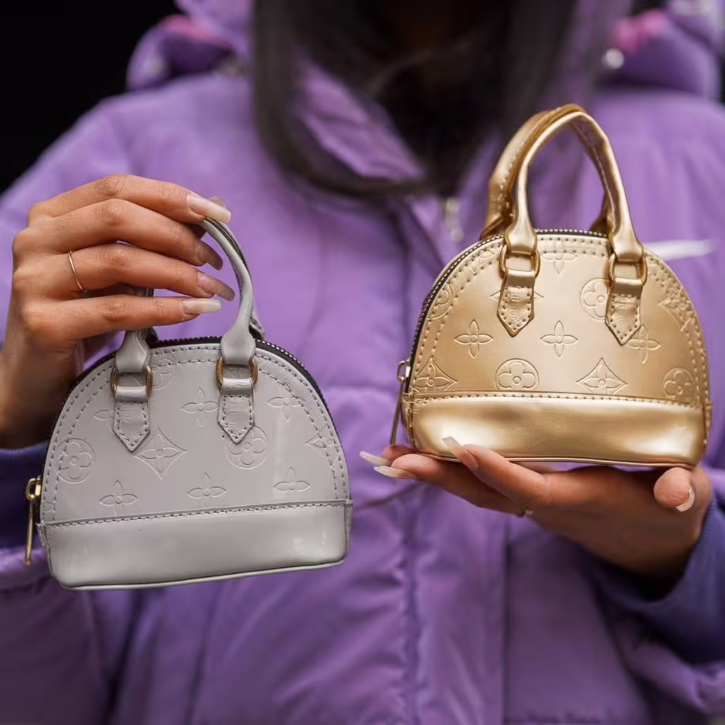 مینی کیف دخترانه دارای رنگ بندی جذاب 