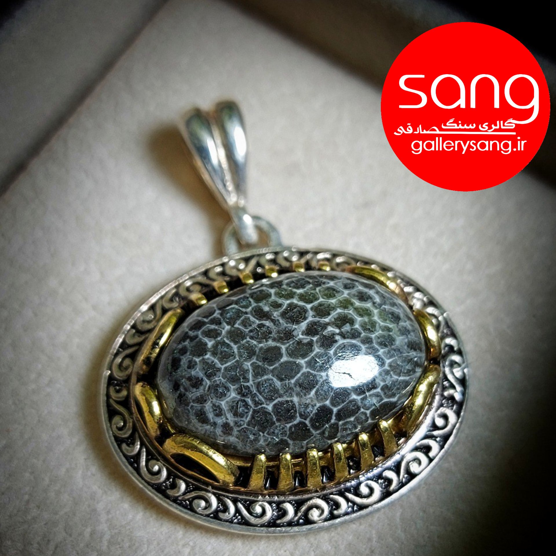 گردنبند با نگین زوعه،اصل