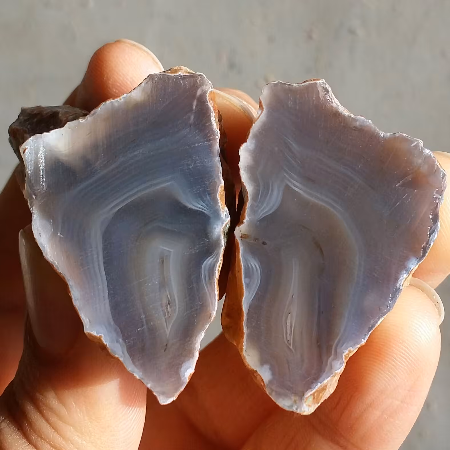 جفت اسلایس سنگ راف عقیق سلیمانی 3بعدی تکرار نشدنی 100درصد طبیعی شاهکار خلقت
بی نظییییییر
 کد 9601