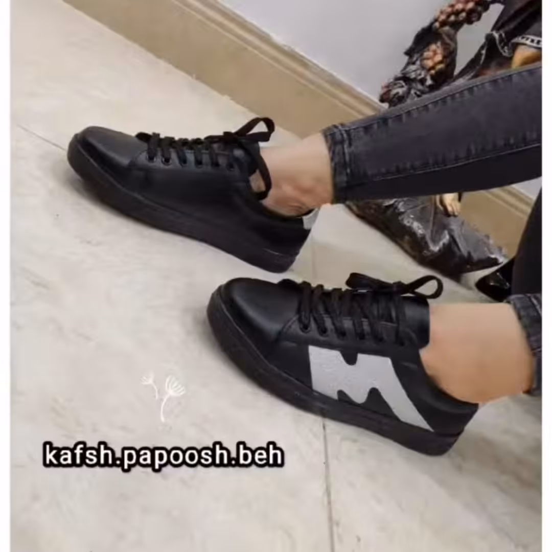 کفش ونس پاخور جمع و جور و شیکی داره ،رویه ضد آبه و خیلی ترند شده  در فروشگاه کفش پاپوش بهبهان 