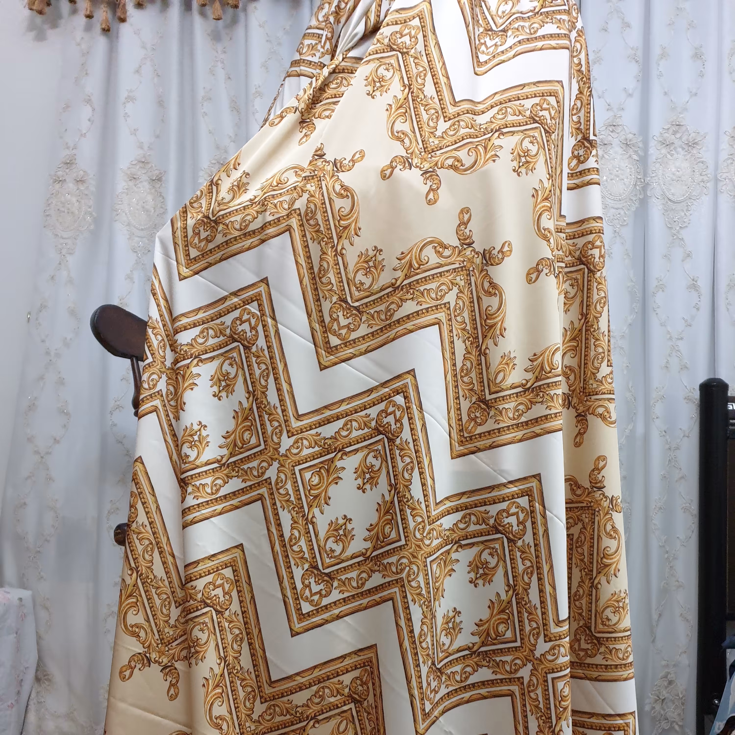 سیلک ساتن ابریشم طرح خشتی