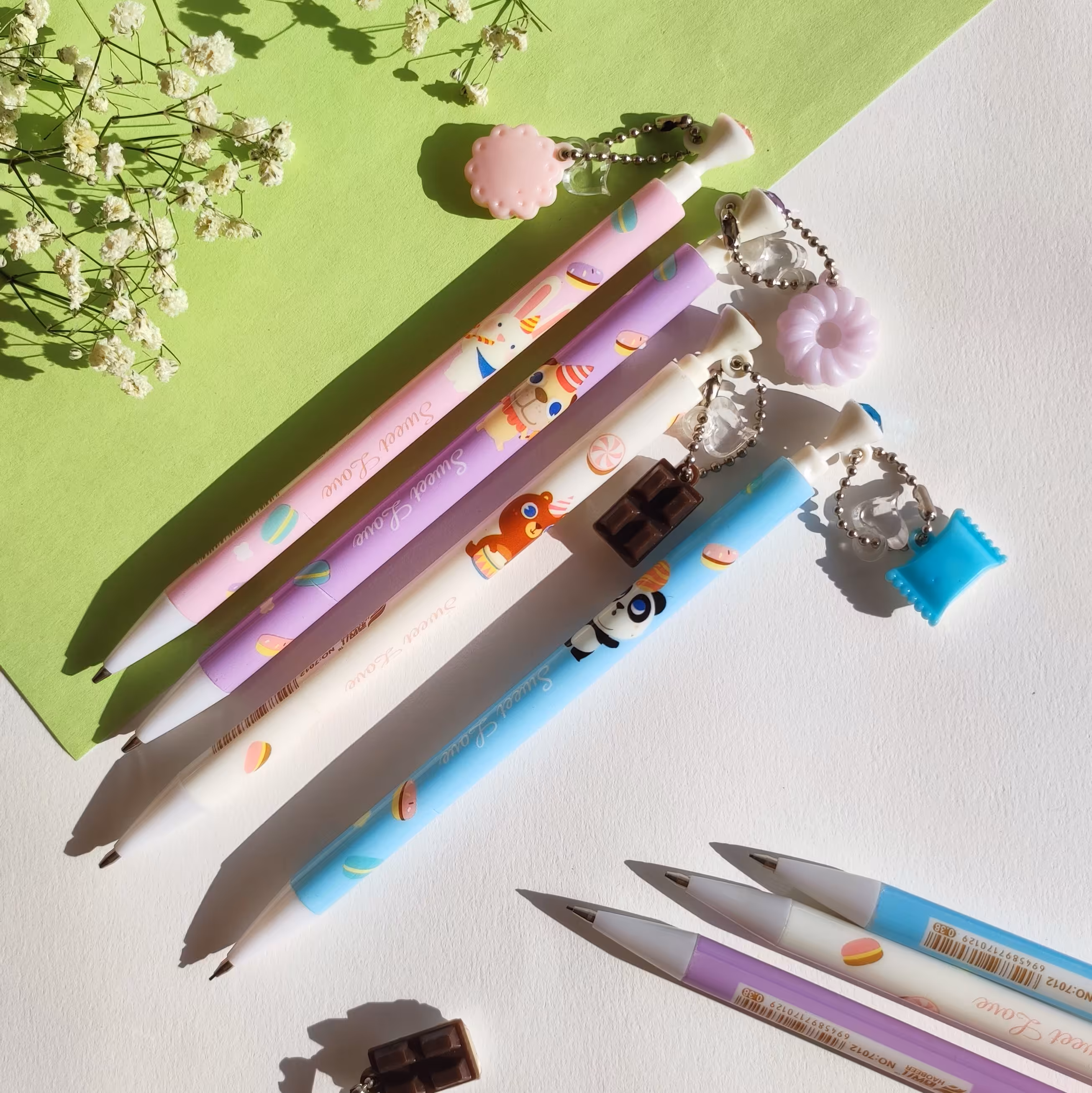 اتود آویزدار شکلات هفت دهم فقط رنگ سفید موجود