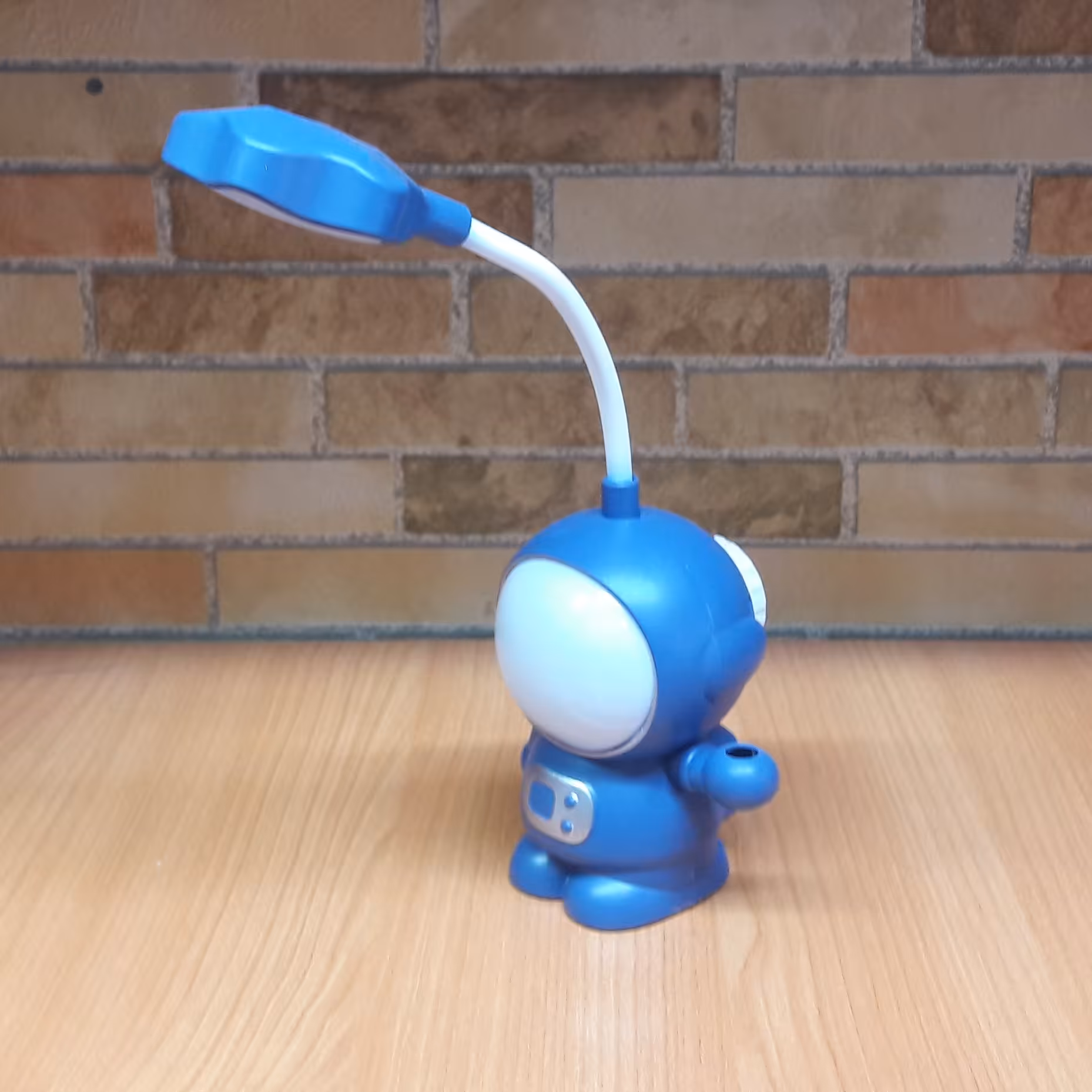 چراغ مطالعه چراغ خواب شارژی طرح آدم فضایی تراش مخزن دار جاقلمی