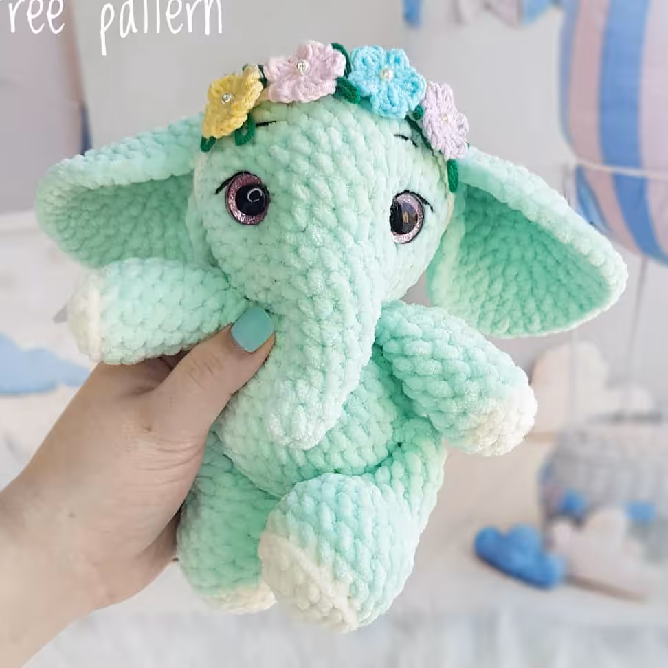 عروسک مخملی دستبافت فیل کوچولو با قد تقریبی 25 سانت قابل سفارش در انواع رنگبندی