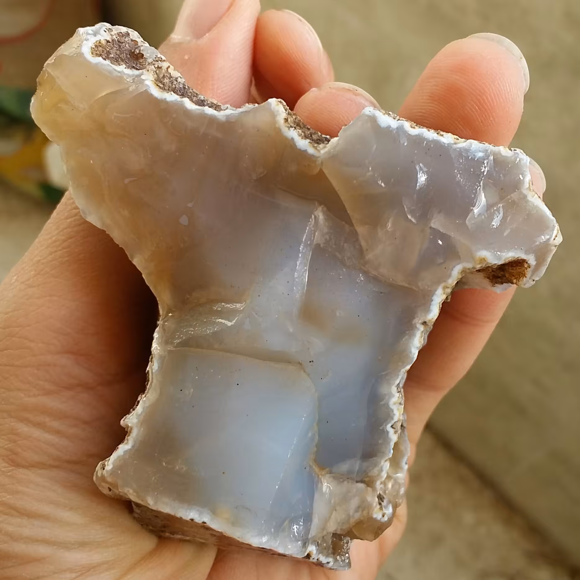 سنگ راف عقیق نباتی محشر خاص 100 در 100 طبیعی با قابلیت ساخت چندین نگین فوق العاده