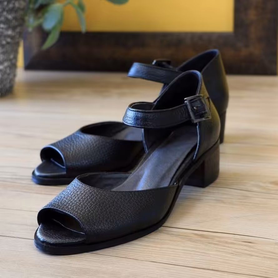 کفش طبی زنانه تمام چرم طبیعی تبریز رنگ مشکی با پاشنه 2 سانت سایز 36 الی 40