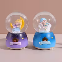 گوی موزیکال سایز متوسط چراغدار طرح دختر خوابالو