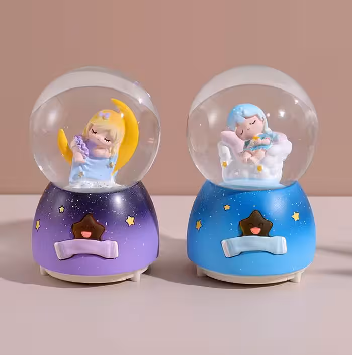 گوی موزیکال سایز متوسط چراغدار طرح دختر خوابالو